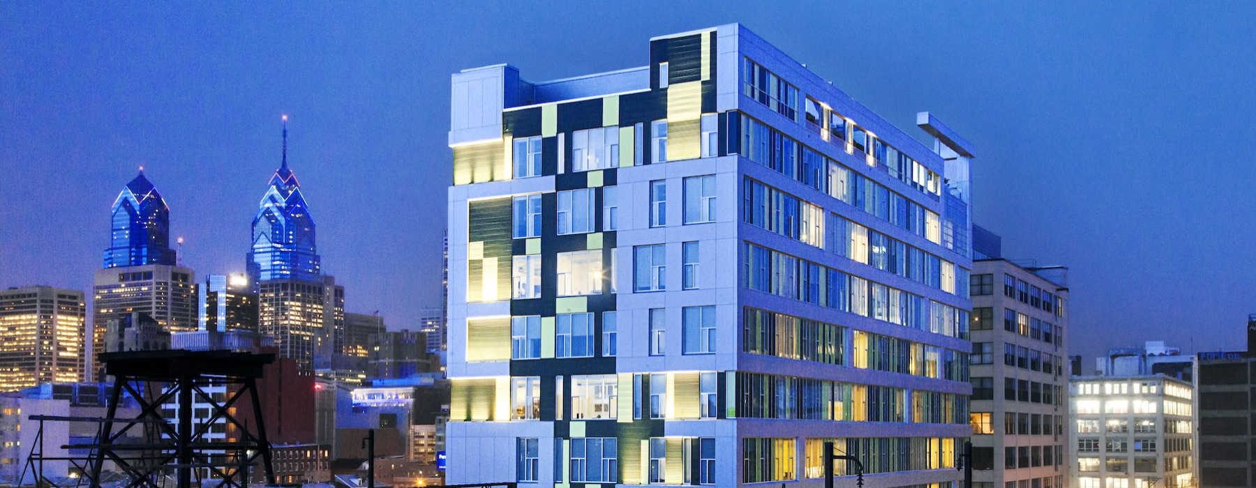 a large building in a city